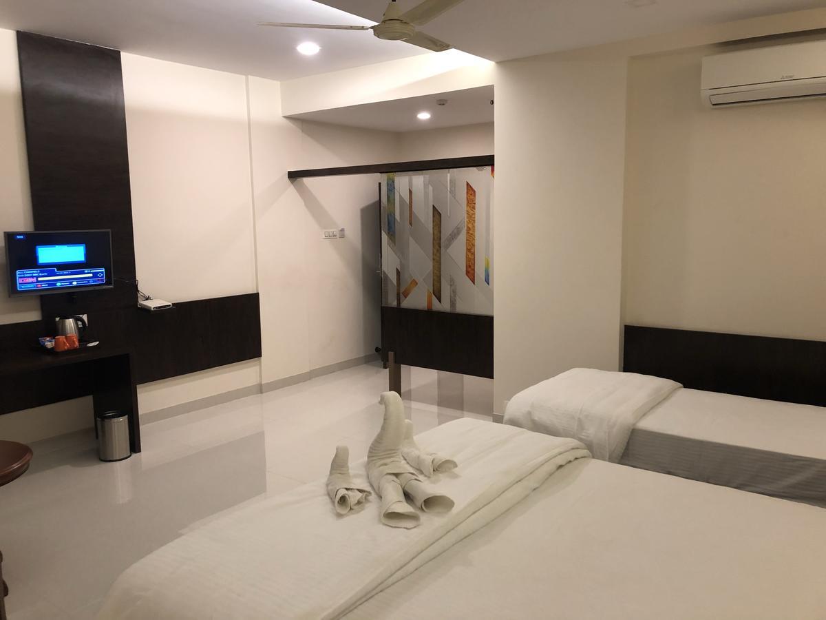Kyriad Hotel Vijayapura By Othpl Bijāpur Exteriör bild