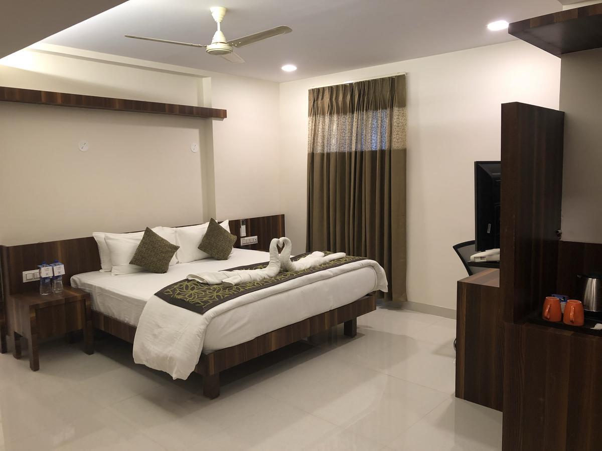 Kyriad Hotel Vijayapura By Othpl Bijāpur Exteriör bild