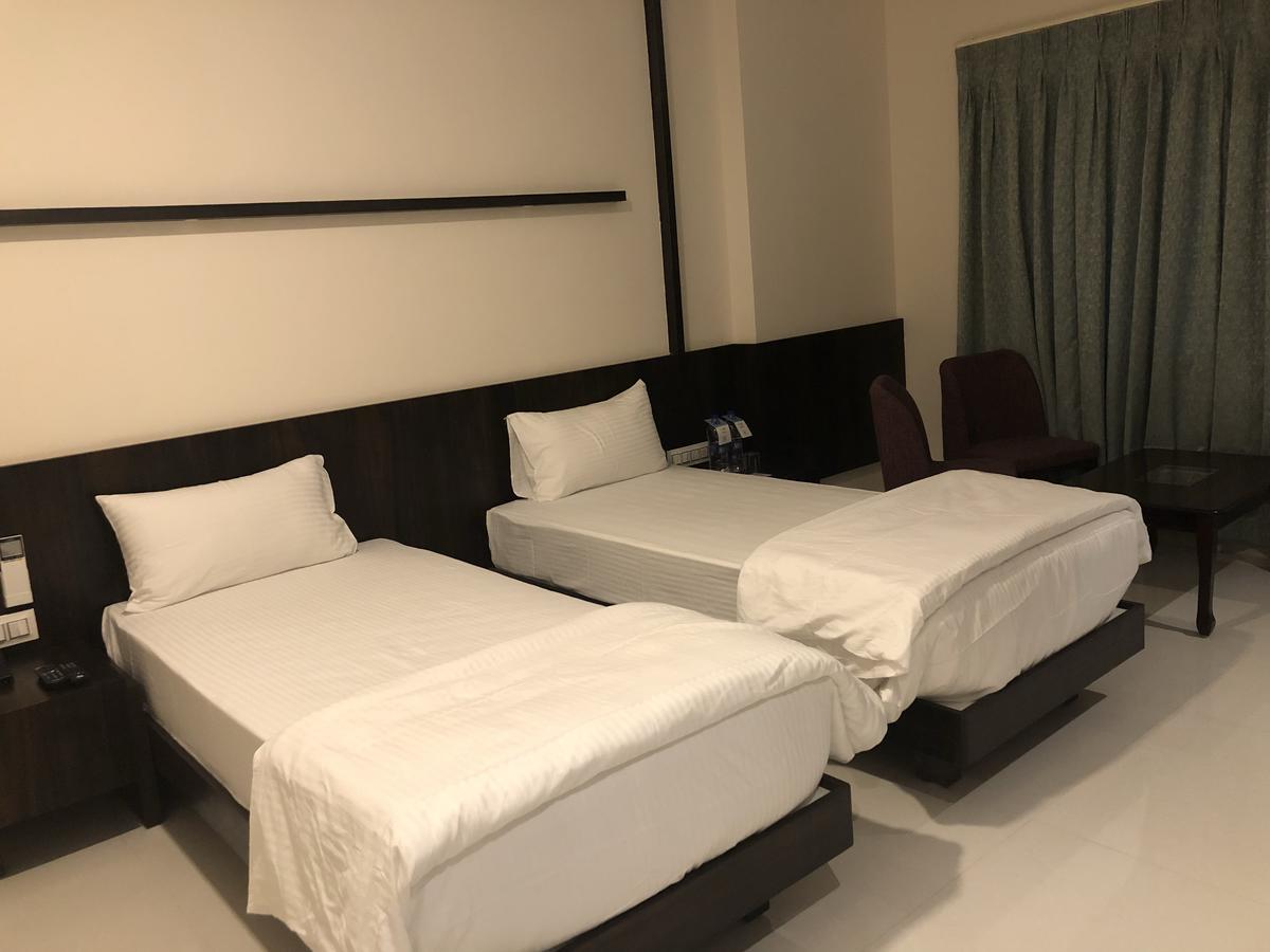 Kyriad Hotel Vijayapura By Othpl Bijāpur Exteriör bild