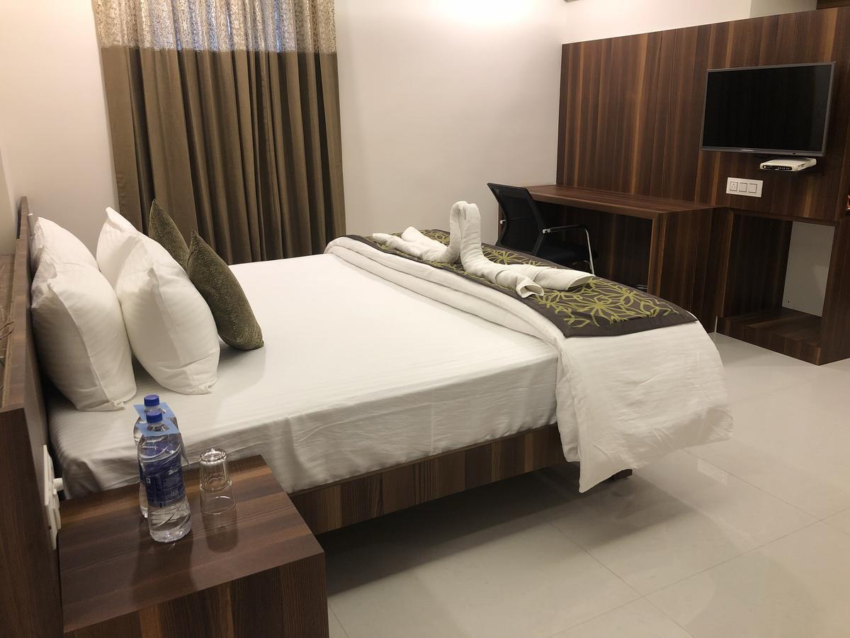Kyriad Hotel Vijayapura By Othpl Bijāpur Exteriör bild