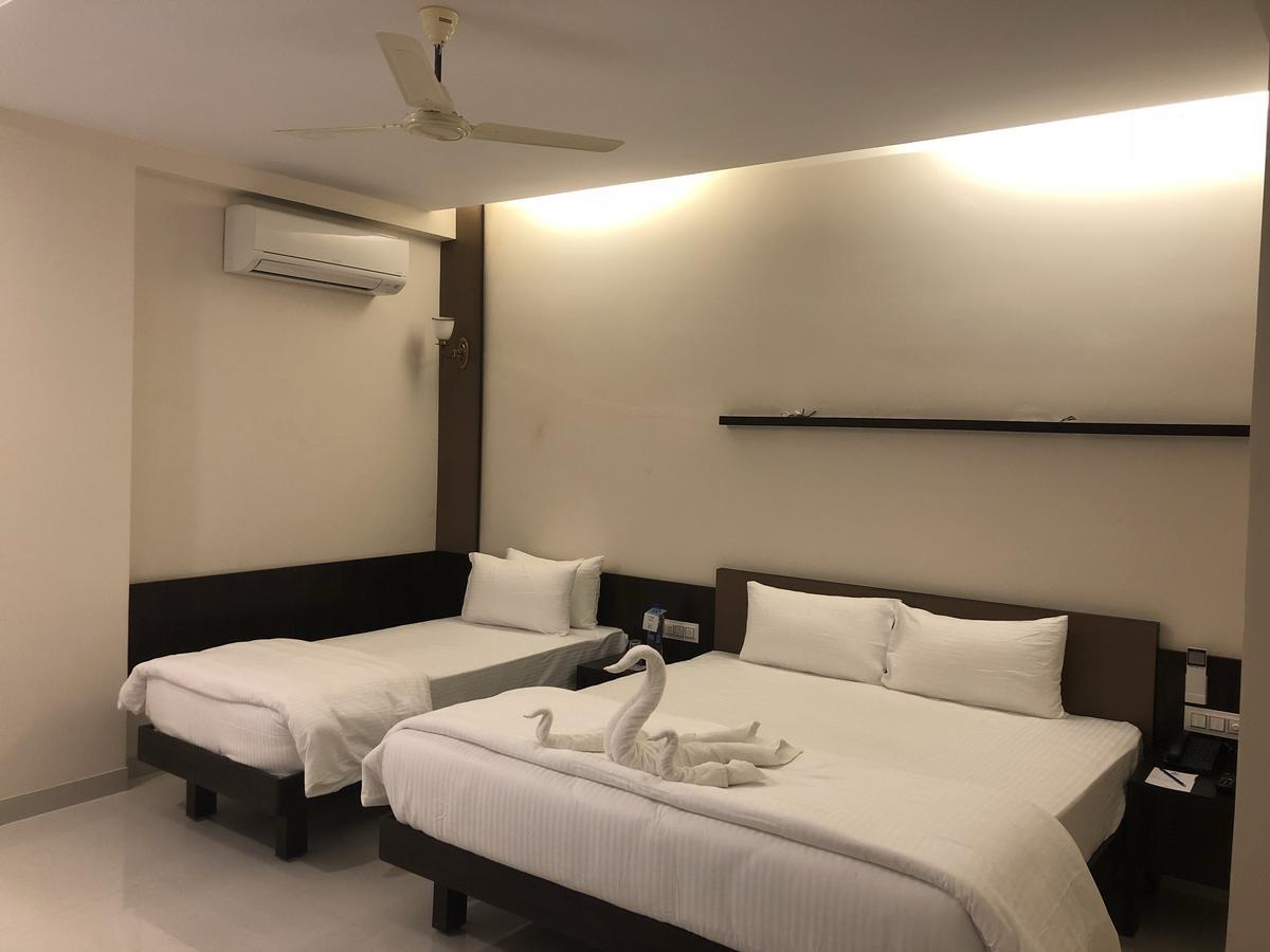 Kyriad Hotel Vijayapura By Othpl Bijāpur Exteriör bild