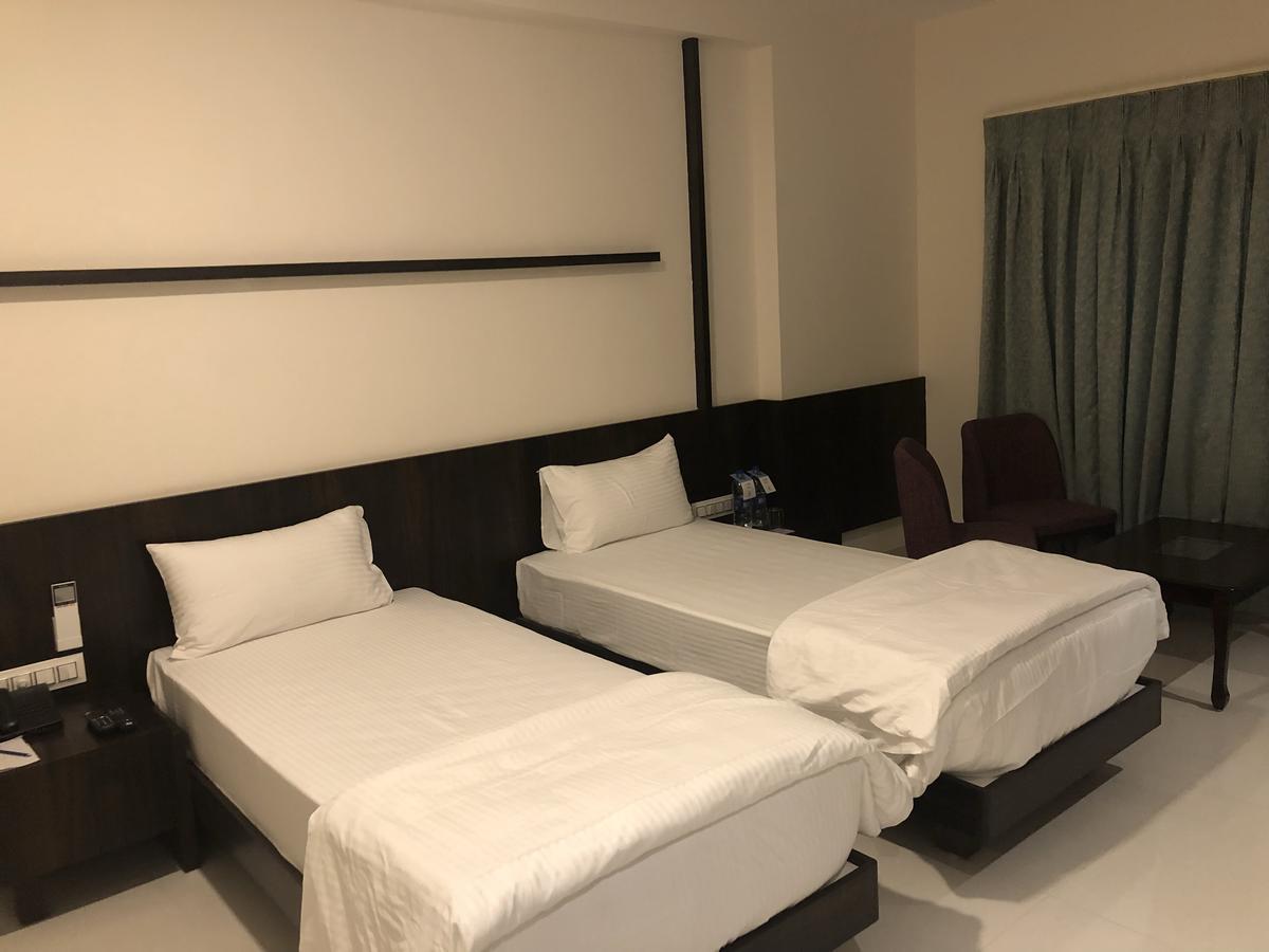 Kyriad Hotel Vijayapura By Othpl Bijāpur Exteriör bild
