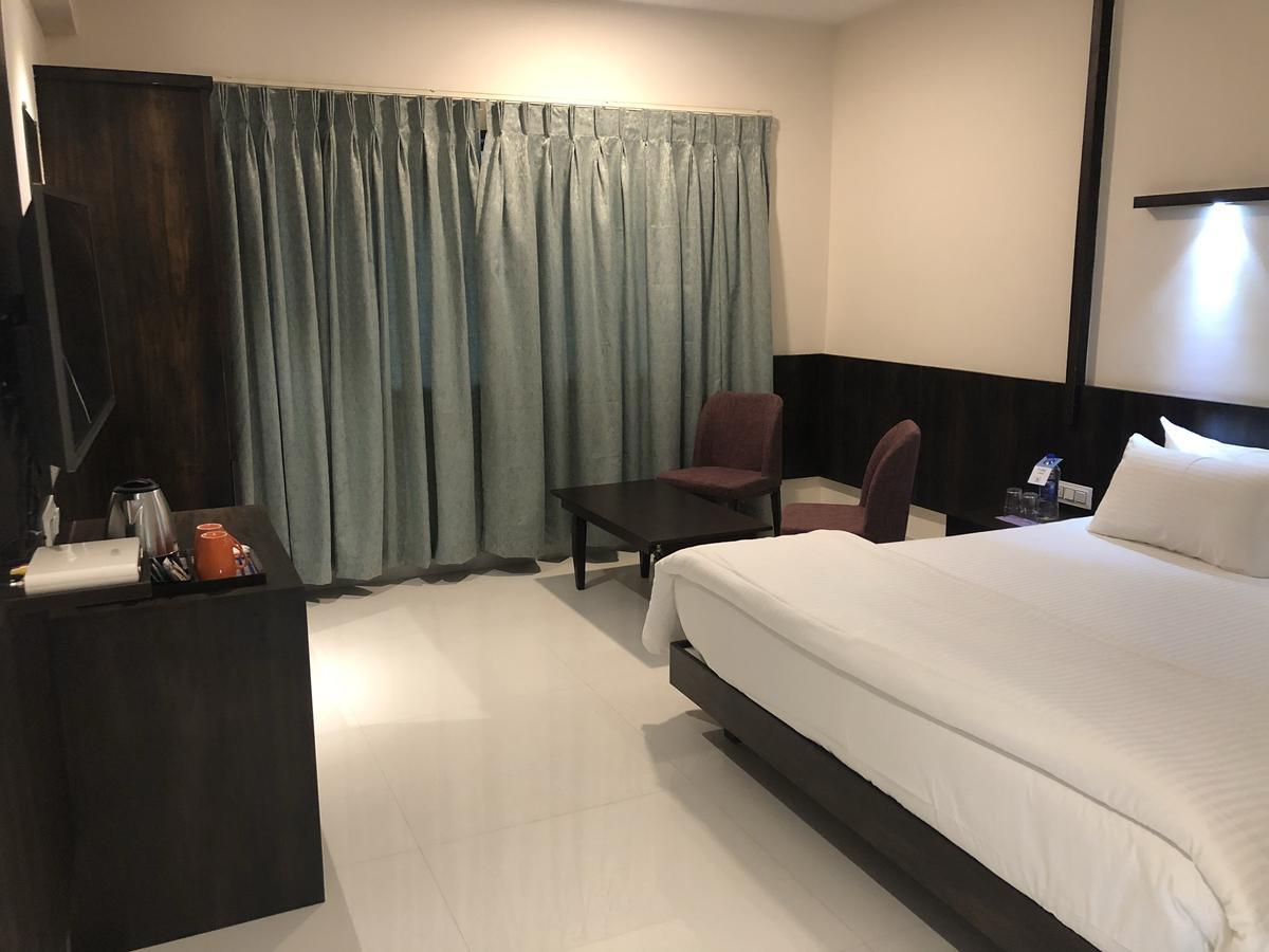 Kyriad Hotel Vijayapura By Othpl Bijāpur Exteriör bild
