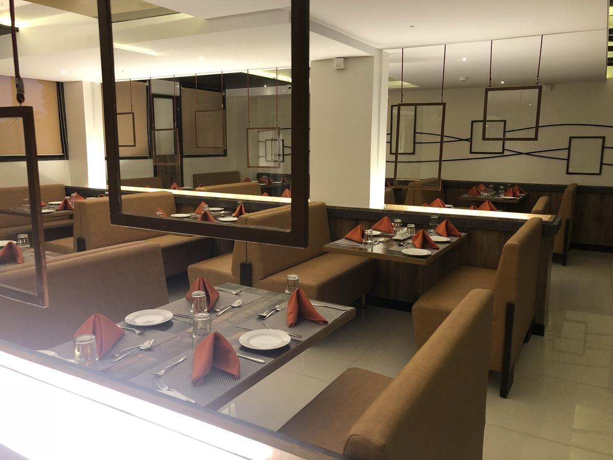 Kyriad Hotel Vijayapura By Othpl Bijāpur Exteriör bild