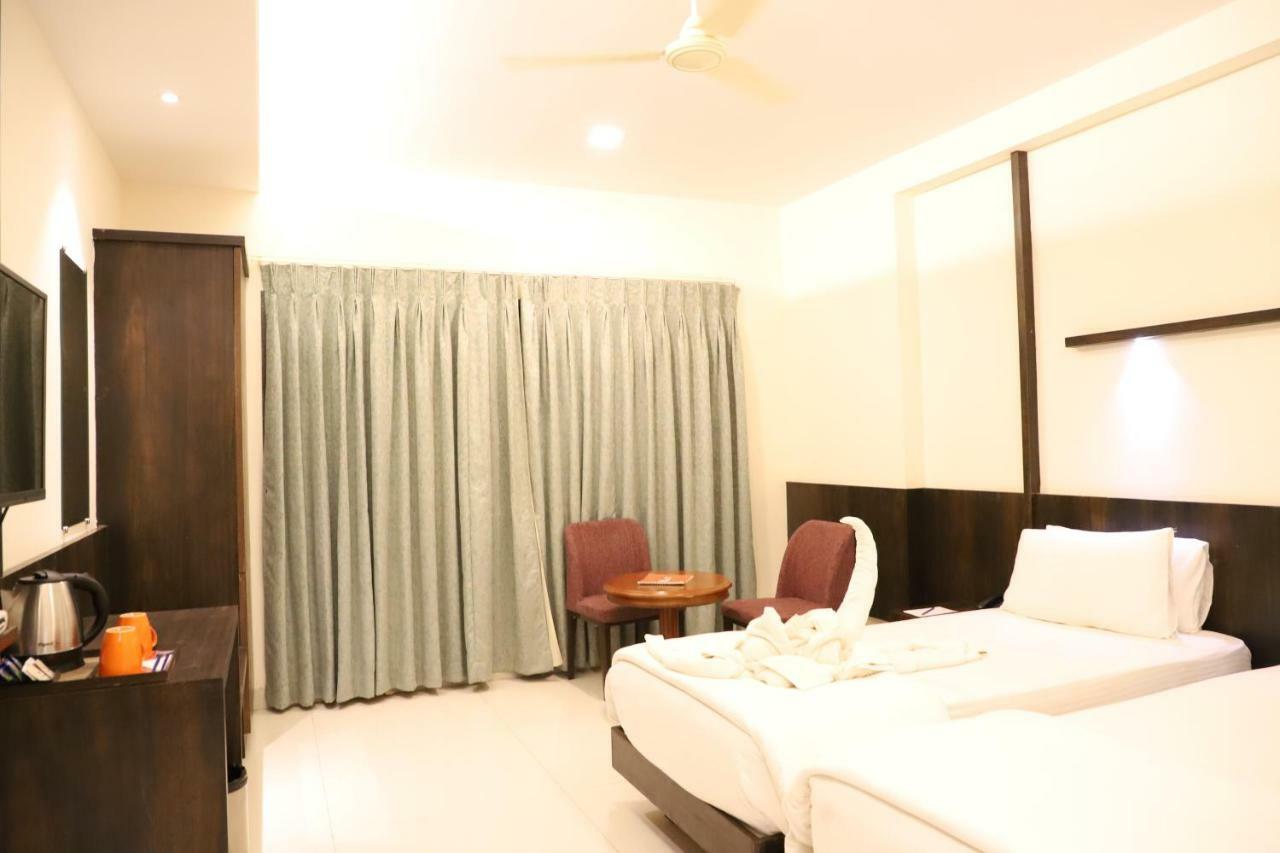 Kyriad Hotel Vijayapura By Othpl Bijāpur Exteriör bild