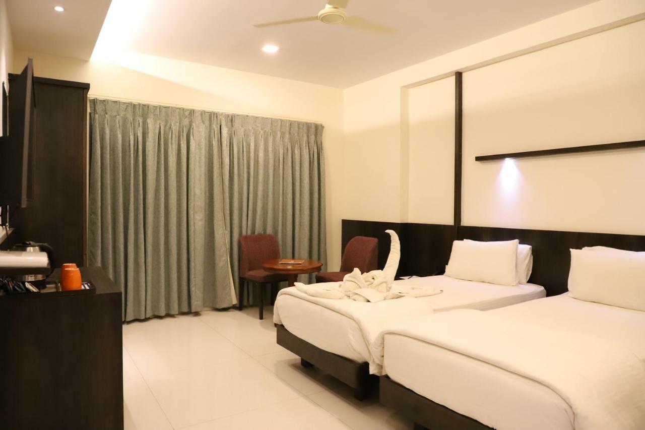 Kyriad Hotel Vijayapura By Othpl Bijāpur Exteriör bild