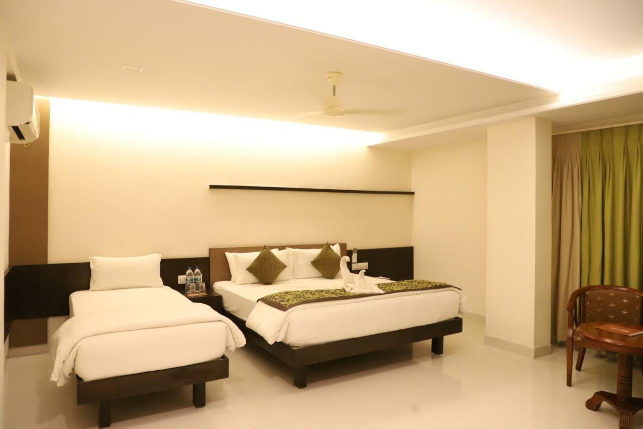 Kyriad Hotel Vijayapura By Othpl Bijāpur Exteriör bild