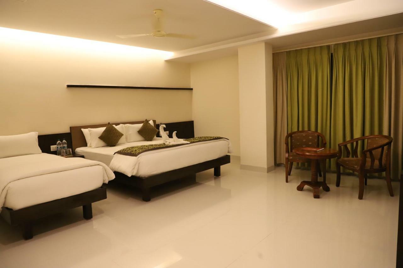 Kyriad Hotel Vijayapura By Othpl Bijāpur Exteriör bild