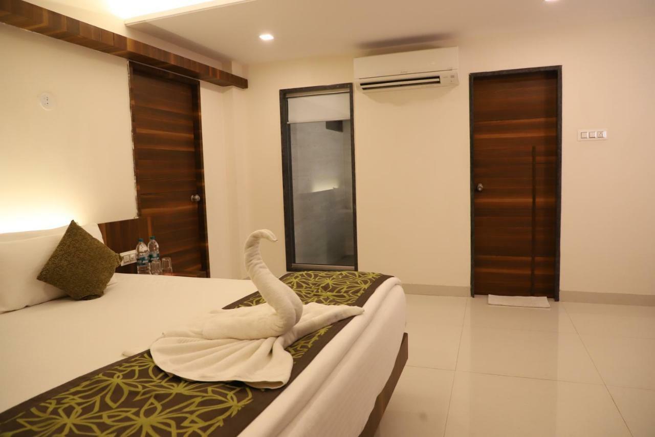 Kyriad Hotel Vijayapura By Othpl Bijāpur Exteriör bild