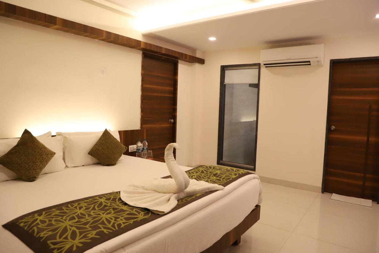 Kyriad Hotel Vijayapura By Othpl Bijāpur Exteriör bild