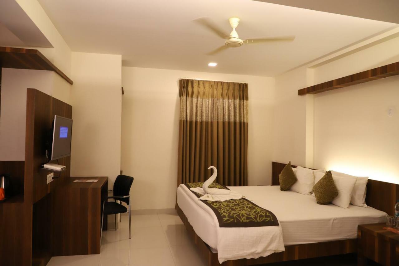 Kyriad Hotel Vijayapura By Othpl Bijāpur Exteriör bild